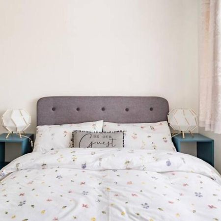 Luton Airport House In Quiet And A Very Pleasant Area, Near London Luton Airport Λούτον Εξωτερικό φωτογραφία