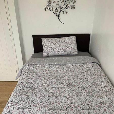 Luton Airport House In Quiet And A Very Pleasant Area, Near London Luton Airport Λούτον Εξωτερικό φωτογραφία