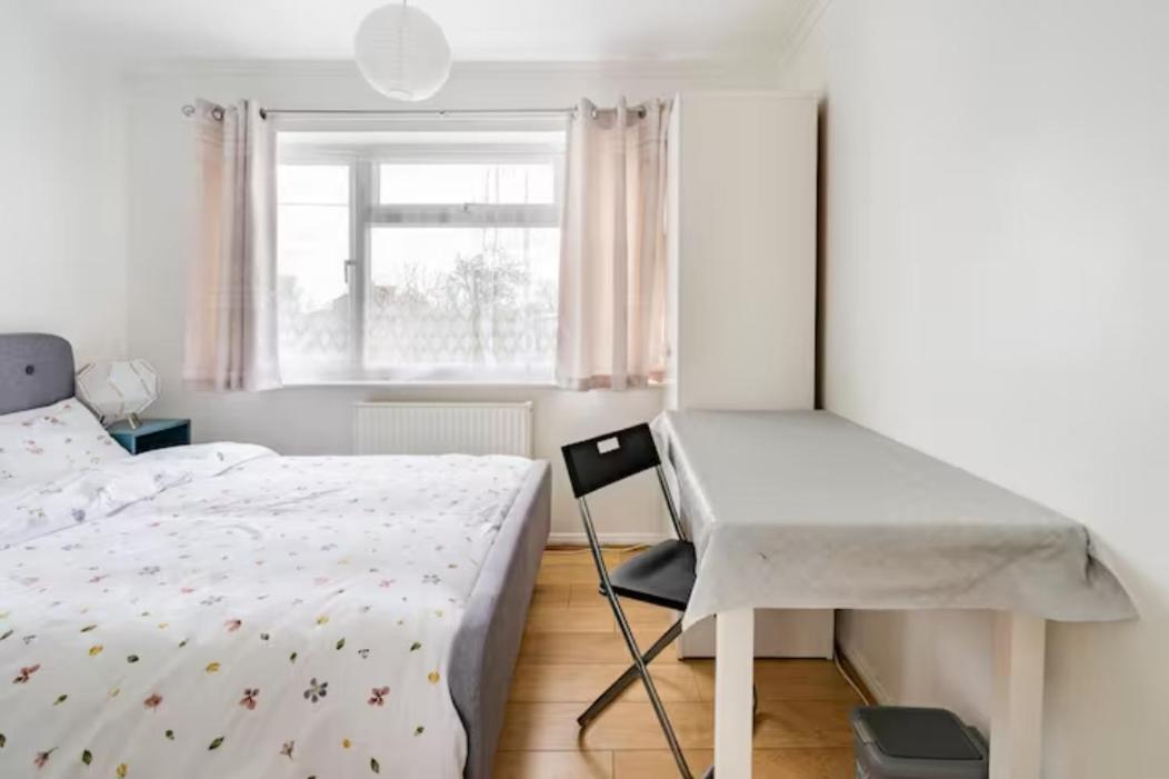 Luton Airport House In Quiet And A Very Pleasant Area, Near London Luton Airport Λούτον Εξωτερικό φωτογραφία