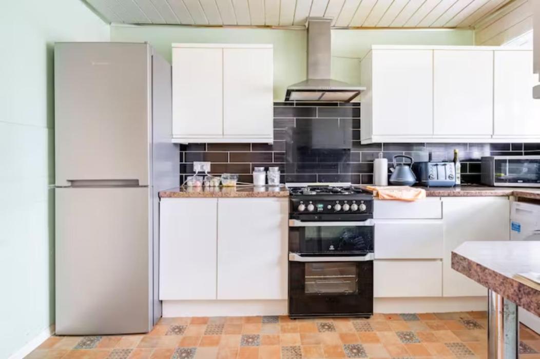 Luton Airport House In Quiet And A Very Pleasant Area, Near London Luton Airport Λούτον Εξωτερικό φωτογραφία