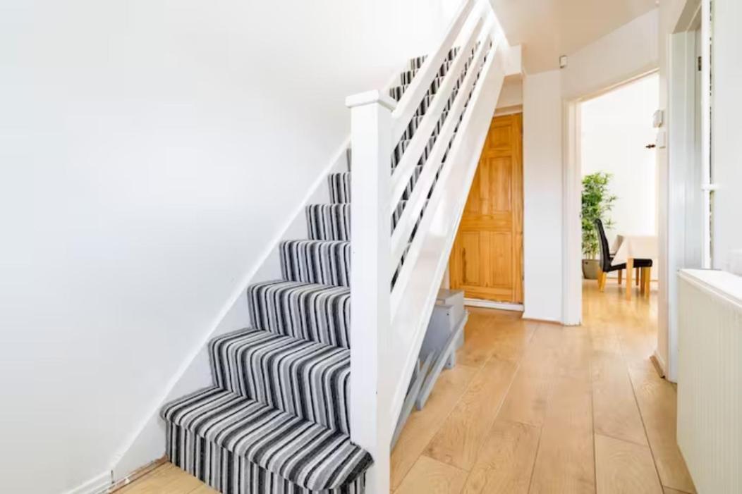 Luton Airport House In Quiet And A Very Pleasant Area, Near London Luton Airport Λούτον Εξωτερικό φωτογραφία