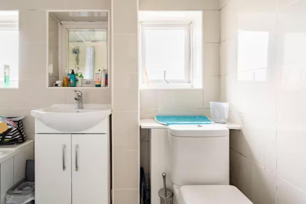Luton Airport House In Quiet And A Very Pleasant Area, Near London Luton Airport Λούτον Εξωτερικό φωτογραφία