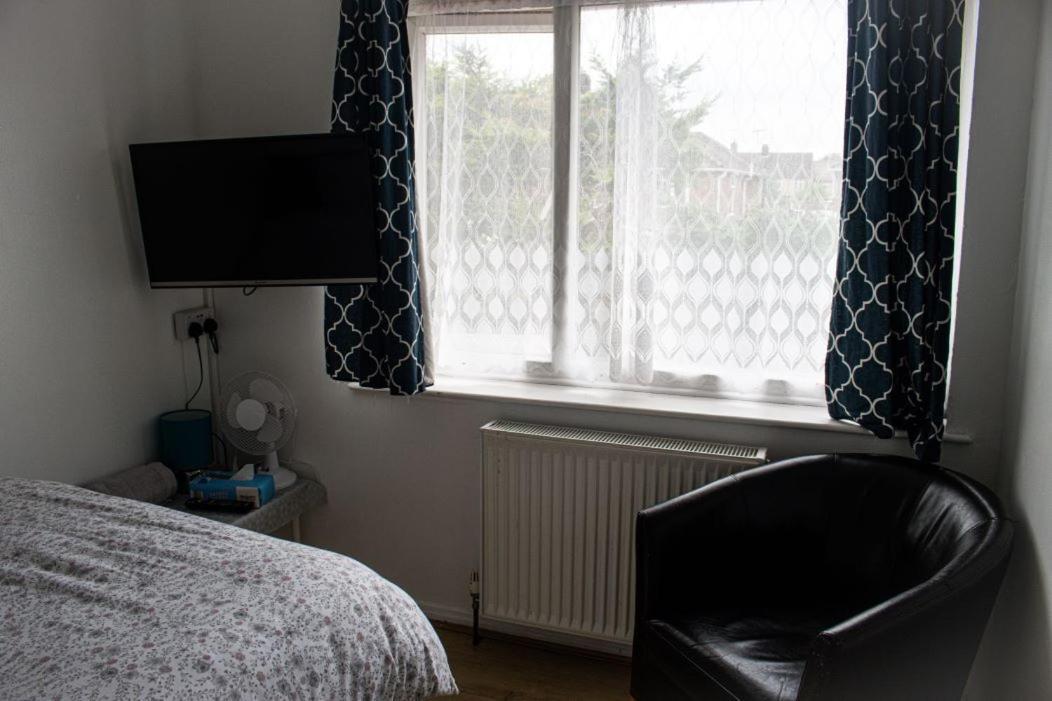 Luton Airport House In Quiet And A Very Pleasant Area, Near London Luton Airport Λούτον Δωμάτιο φωτογραφία