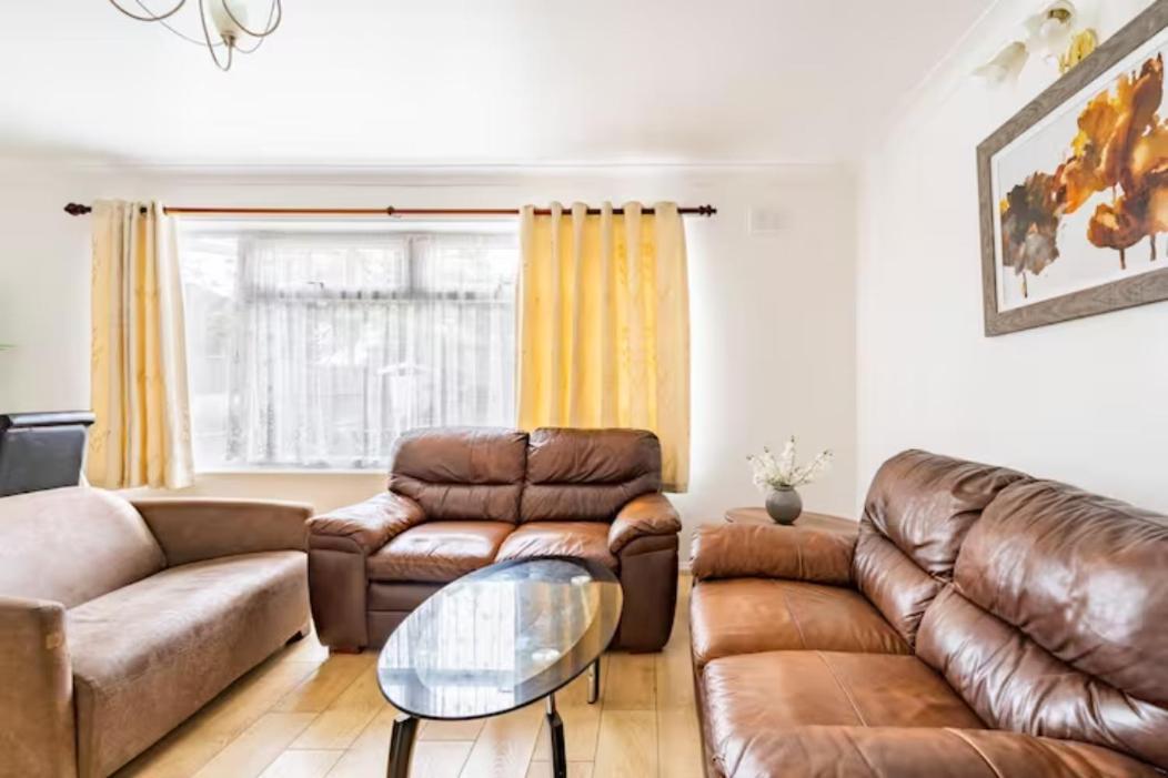 Luton Airport House In Quiet And A Very Pleasant Area, Near London Luton Airport Λούτον Εξωτερικό φωτογραφία