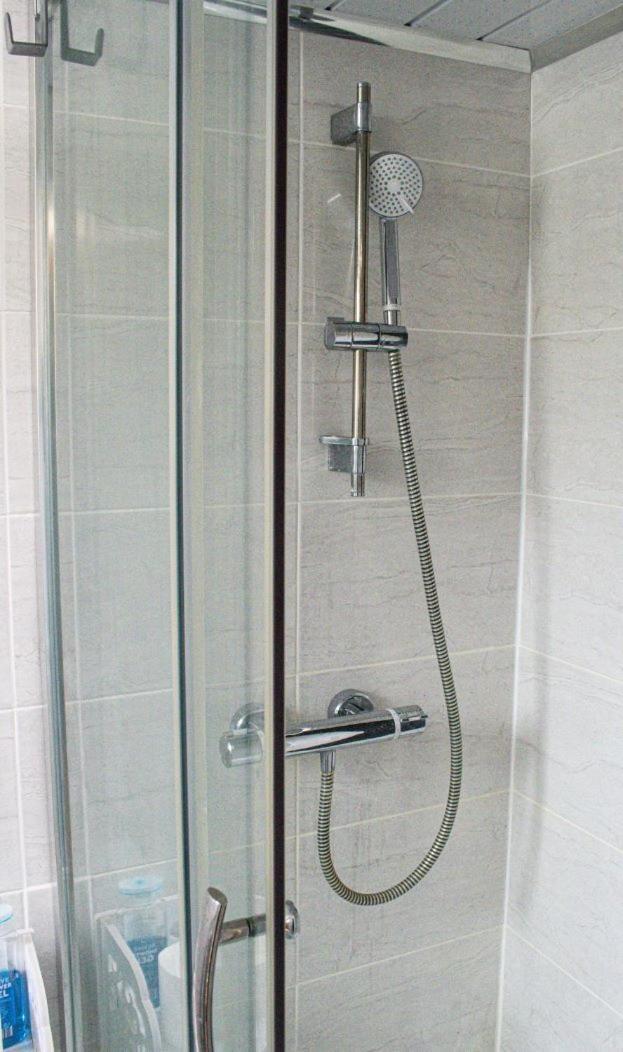 Luton Airport House In Quiet And A Very Pleasant Area, Near London Luton Airport Λούτον Δωμάτιο φωτογραφία