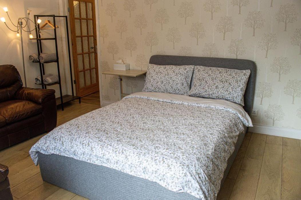 Luton Airport House In Quiet And A Very Pleasant Area, Near London Luton Airport Λούτον Εξωτερικό φωτογραφία