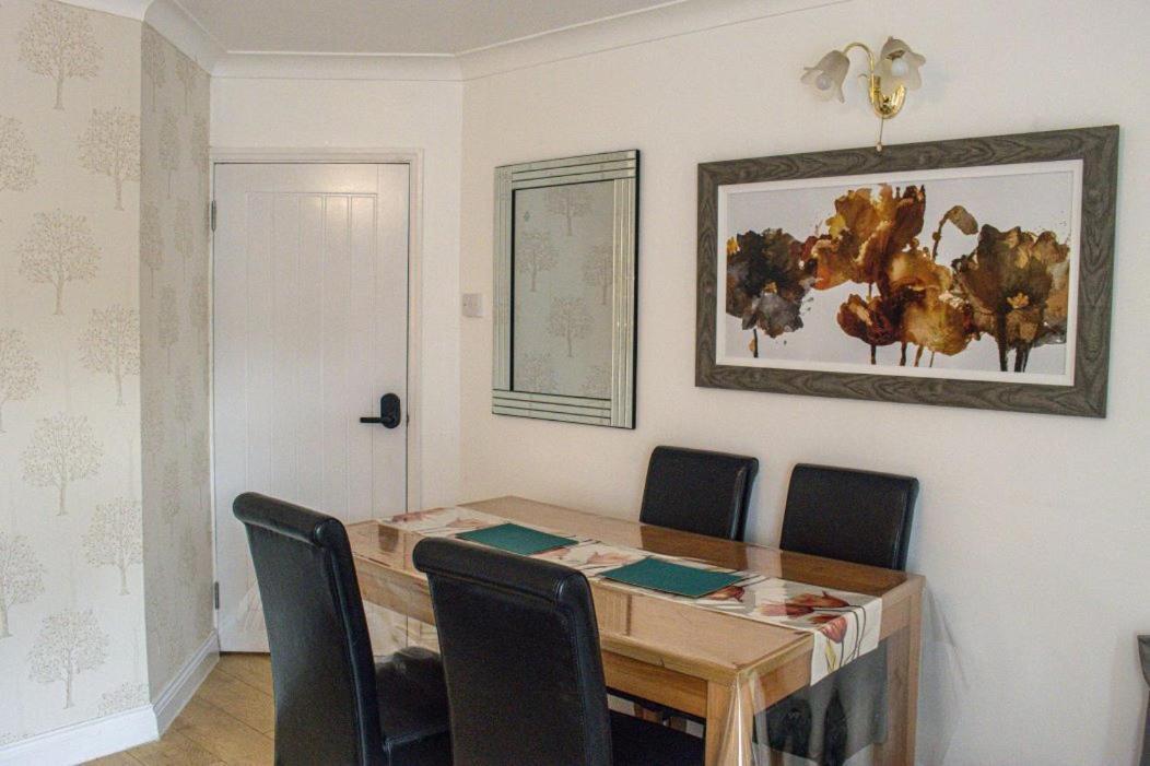 Luton Airport House In Quiet And A Very Pleasant Area, Near London Luton Airport Λούτον Εξωτερικό φωτογραφία