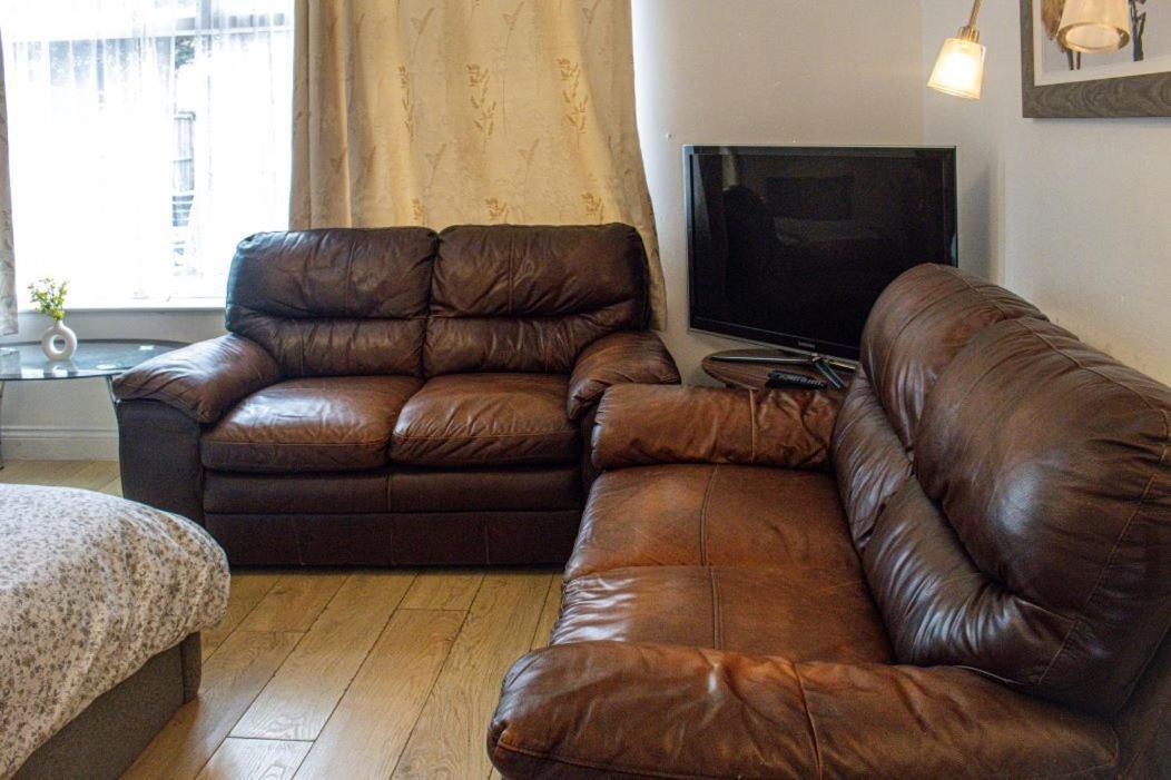 Luton Airport House In Quiet And A Very Pleasant Area, Near London Luton Airport Λούτον Εξωτερικό φωτογραφία