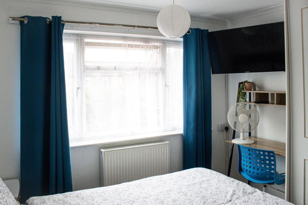 Luton Airport House In Quiet And A Very Pleasant Area, Near London Luton Airport Λούτον Δωμάτιο φωτογραφία